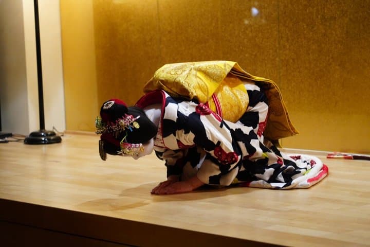 1 Hour Geisha Show in Kyoto — photo 5