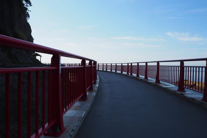 :Enoshima Retreat Private Walking Tour in Benzaiten and Iwaya — photo 6