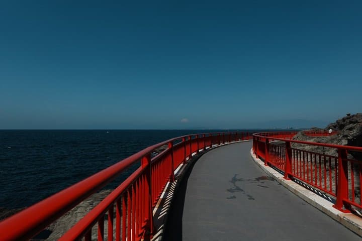 :Enoshima Retreat Private Walking Tour in Benzaiten and Iwaya — photo 7