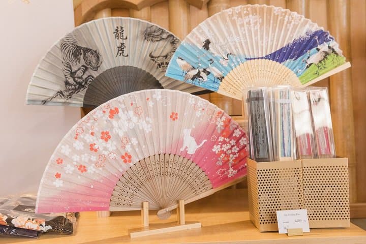 Tokyo: Kimono Rental inside Shinjuku Gyoen National Garden — photo 16