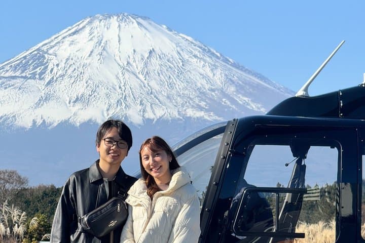 Gotemba Outlet : Mt.Fuji Helicopter Scenic Flight (15-min) — photo 3