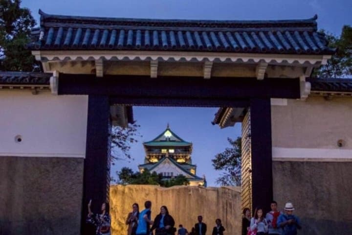 Osaka Castle After Dark: Night Photography Tour — photo 4