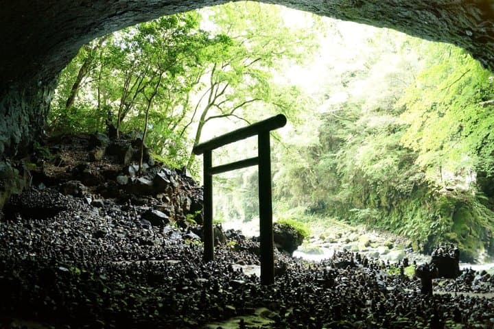 Kyushu Tour to Takachiho Gorge, Kamishikimi Kumanoza and Shrine — photo 8