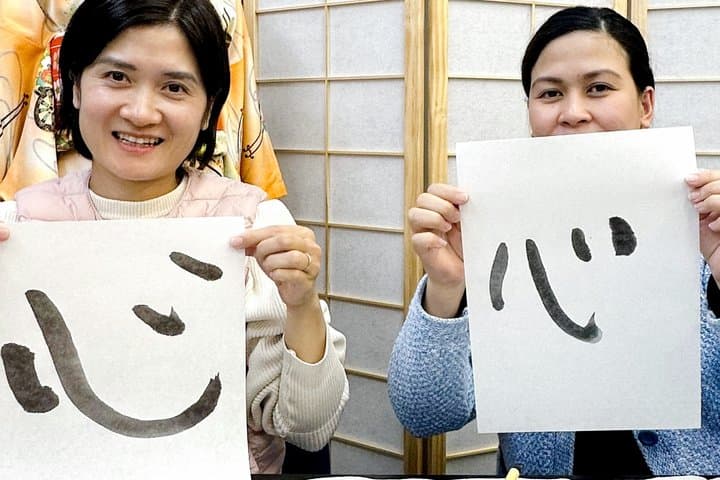 Nagoya City Japanese Calligraphy Class with Tea and Sweets — photo 5