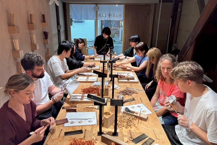 Create Unique Chopsticks in Kyoto’s 100-Year-Old Wooden Building — photo 4