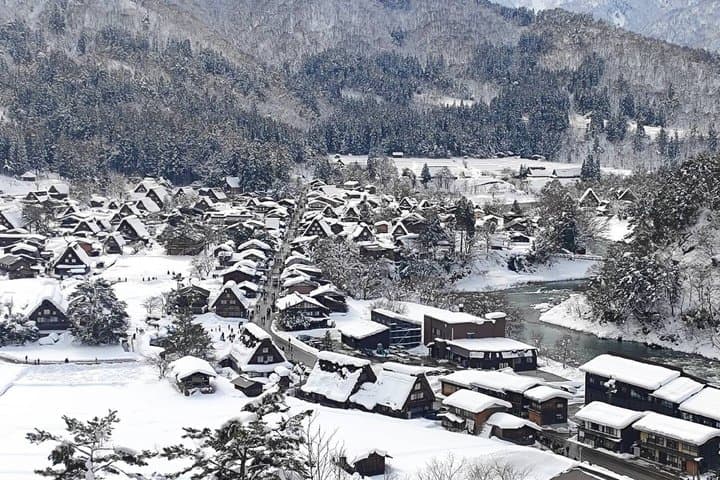 Shirakawago and Hida Takayama Guided Tours by Private Car — photo 9