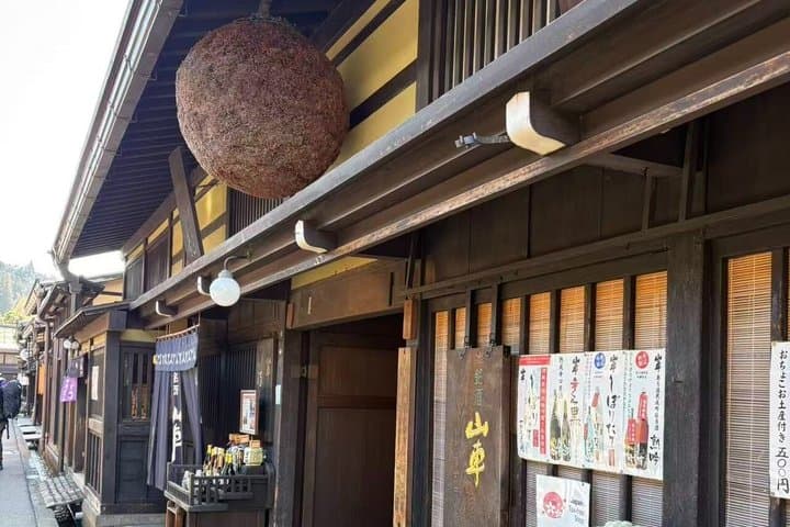Shirakawago and Hida Takayama Guided Tours by Private Car — photo 12