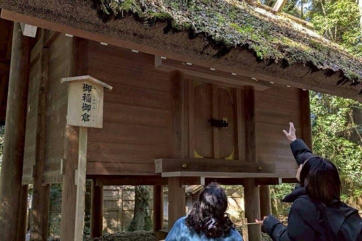 Ise Shrine in Mie Prefecture, Maneki Neko Painting Experience and Meoto Iwa Guided Tour by Private Car — photo 5
