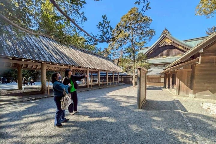 Ise Shrine in Mie Prefecture, Maneki Neko Painting Experience and Meoto Iwa Guided Tour by Private Car — photo 6