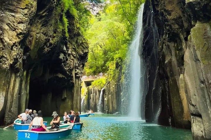 Takachiho Gorge, Mt Aso and Kusasenri Day Trip with Lunch — photo 3