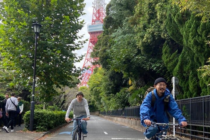 Tokyo 3 Hour Small Group Highlights Bike Tour by Local Messenger — photo 1