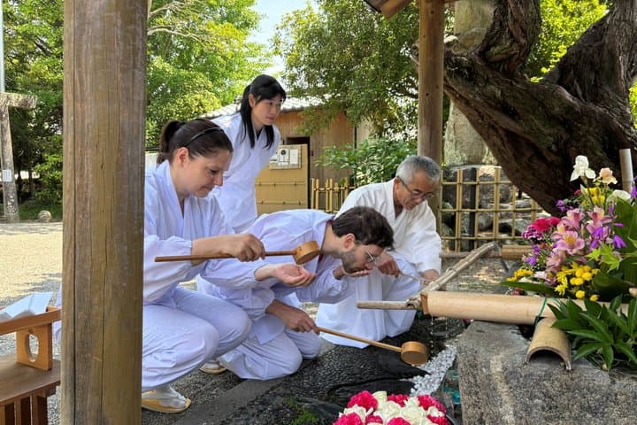 [Short Plan] Shrine Insider: Cleaning & Goshuin — photo 3