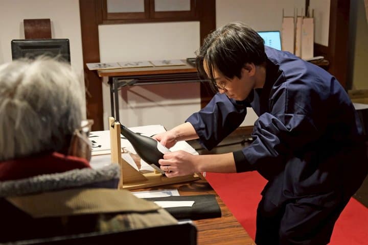 Calligraphy and Sake Experience in Saijo, Hiroshima — photo 2