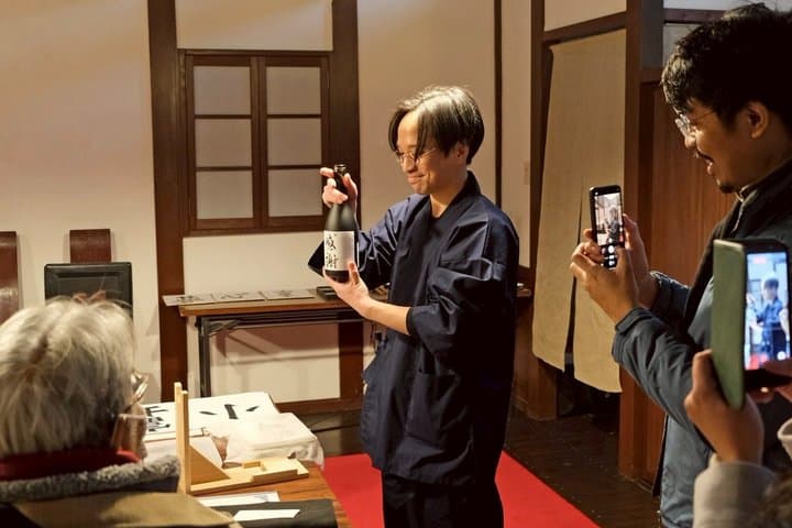 Calligraphy and Sake Experience in Saijo, Hiroshima — photo 3