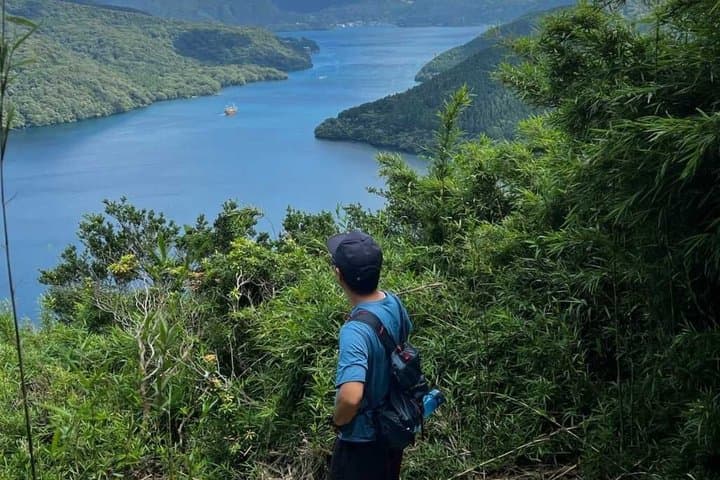 Traverse Outer Rim of Hakone Caldera and Enjoy Onsen Hiking Tour — photo 3