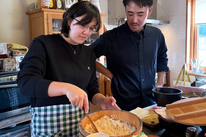 Sushi-making Experience using Traditional Karatsu Pottery — photo 4