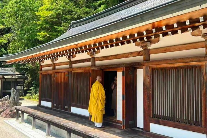 Koyasan Spiritual Day Trip: Goma Fire Ritual & Okunoin Forest — photo 11