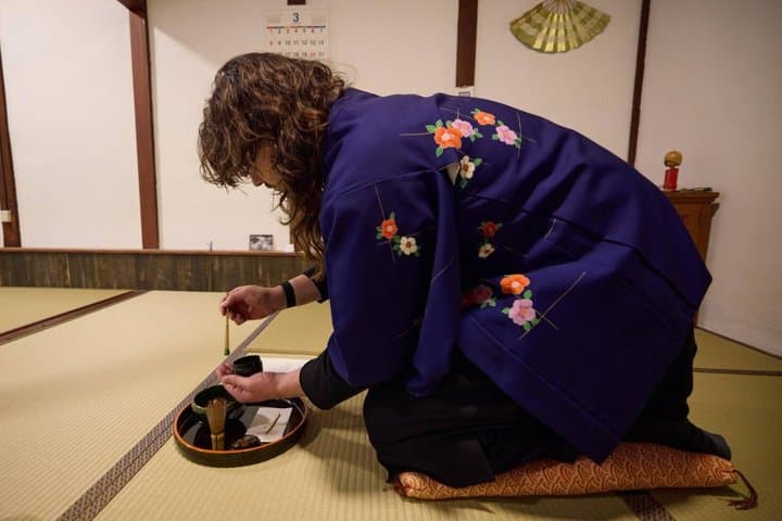 Learn The Tea Ceremony And Make Your Matcha Tea Bowl In Osaka — photo 6