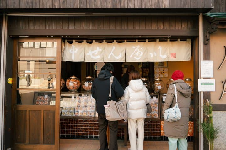 Old Tokyo Guided Walking Tour of Yanaka and Nezu Shrine — photo 13