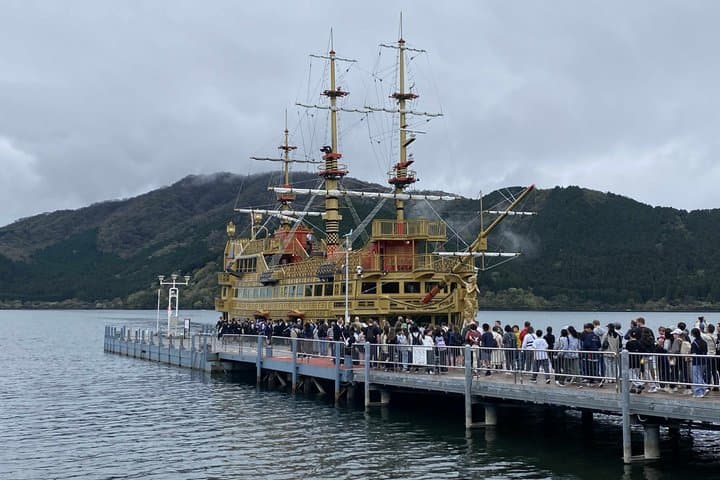 From Tokyo Hakone Private Tour Lake Ashi and Owakudani — photo 4