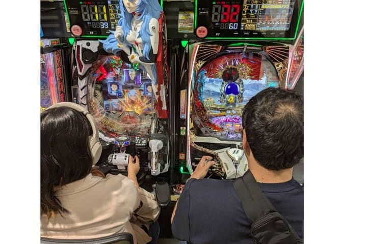 Tokyo Shinjuku Night Tour with Pachinko Gaming Experience — photo 4