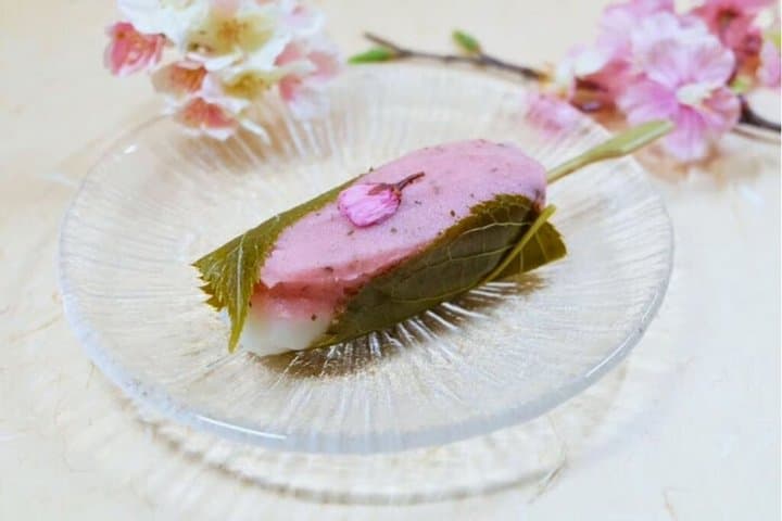 Shinjuku Gyoen Hanami and Japanese Sweets Walking Tours — photo 13
