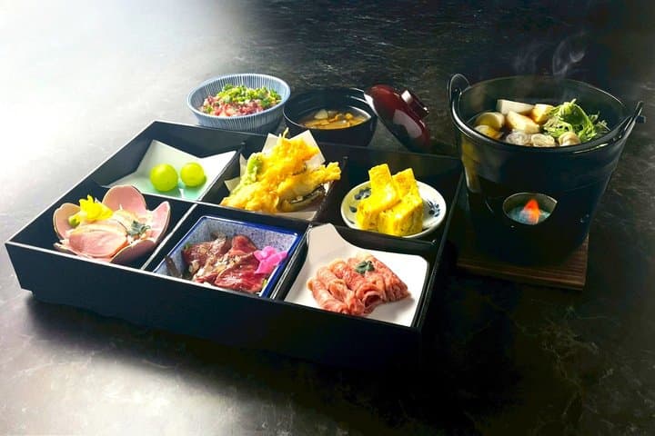 Sapporo Sumo Show Experience with Japanese Food and Photo — photo 4