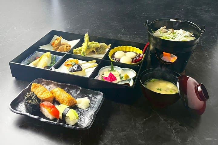 Sapporo Sumo Show Experience with Japanese Food and Photo — photo 13