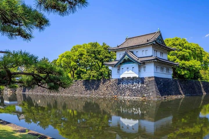 Tokyo: Imperial Palace 1-Hour Walking Tour — photo 1
