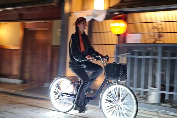 Kyoto: Private LED E-Bike Night Ride Through Gion — photo 6