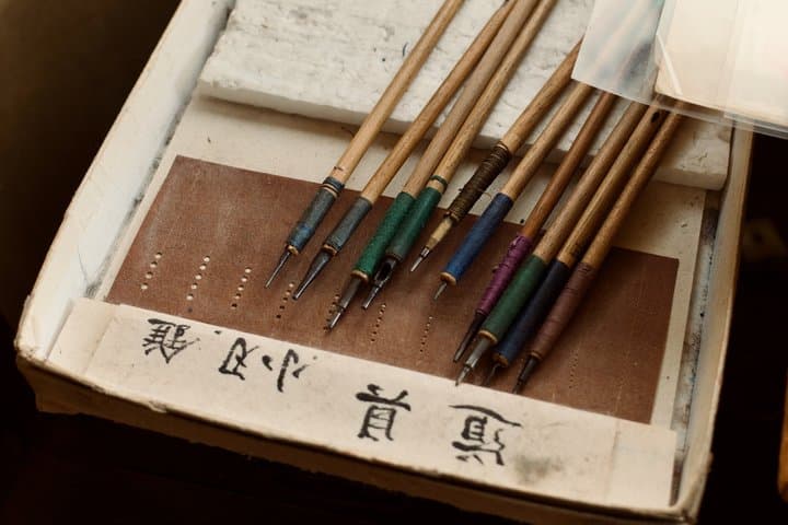 Visit the workshop and the creation engraver of the stencil — photo 6