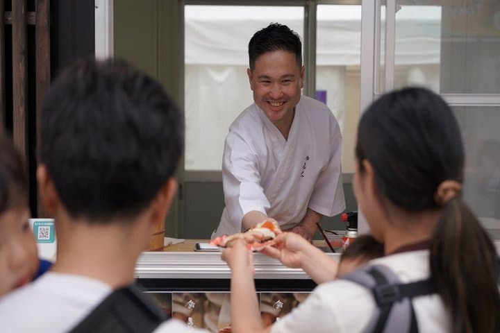 Sushi Making Experience with a Master Sushi Chef in Tokyo — photo 1
