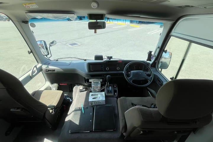 Haneda Airport to Tokyo 23 Wards 18-45 seater One Way Transfer — photo 3