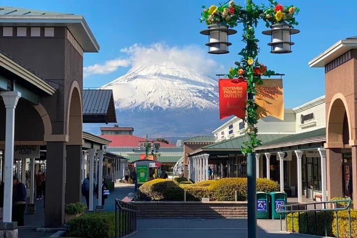Private Fuji Tour: Lake Yamanakako, Gotemba Outlets & Onsen — photo 8