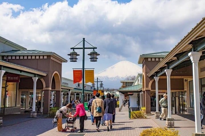 Private Fuji Tour: Lake Yamanakako, Gotemba Outlets & Onsen — photo 9