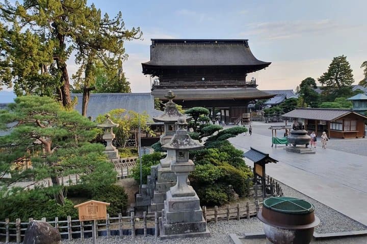 1-Day Private Tour Nagano Snow Monkeys Zenko-ji Temple Sake Test — photo 4