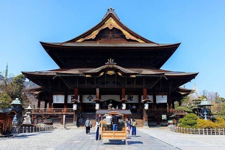 1-Day Private Tour Nagano Snow Monkeys Zenko-ji Temple Sake Test — photo 2