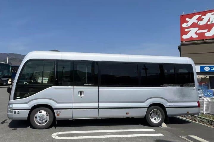 Narita Airport to Tokyo 18-45 seater One Way Transfer — photo 3