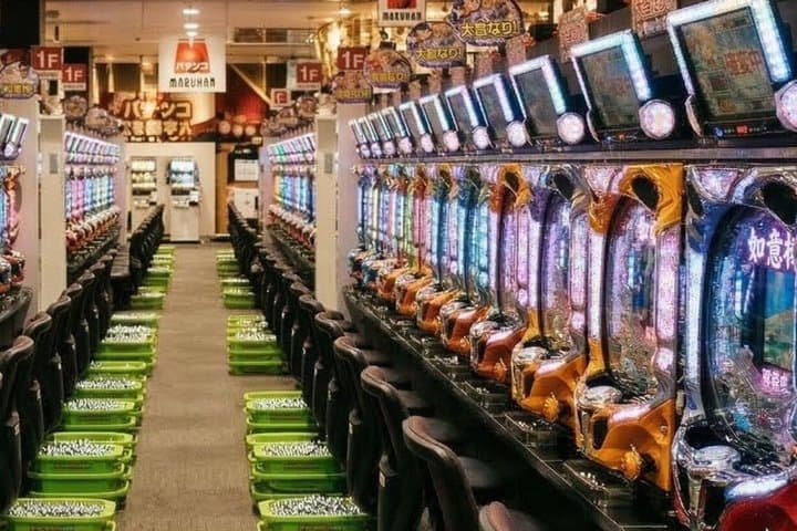 Shinjuku Neon Nights: Food Tour and Pachinko Game Experience — photo 2