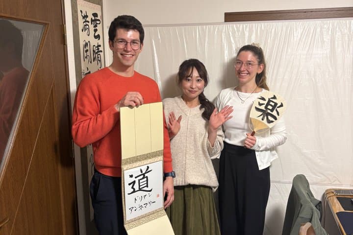 Fukuoka Private Fine Arts Class Calligraphy Experience — photo 16