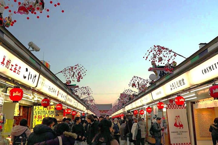 Shinjuku Neon Nights: Food Tour and Pachinko Game Experience — photo 9