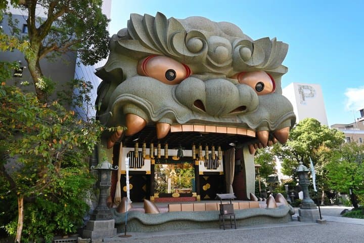 Private Alphard Tour Osaka Castle and Vibrant Old Town — photo 6