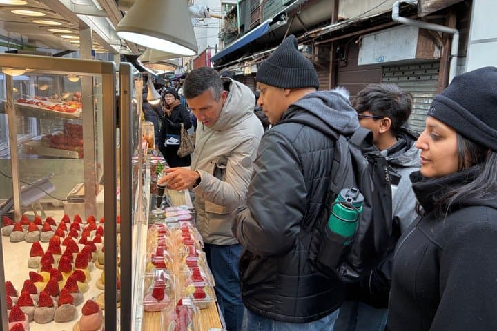 Tsukiji Market Culture and Food Tour with 40-Year Resident — photo 2