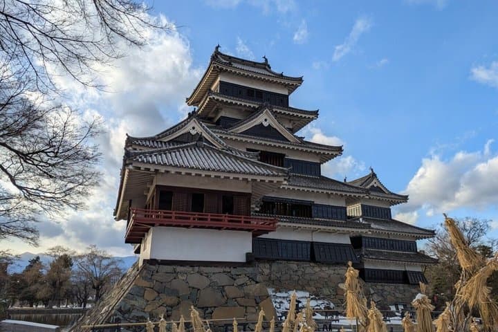 Matsumoto Castle Tour and Sake Tasting — photo 7