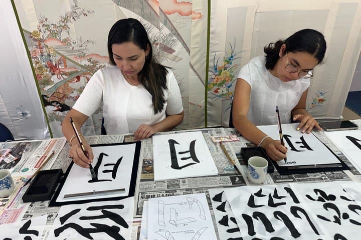 Nagoya City Japanese Calligraphy Class with Tea and Sweets — photo 4