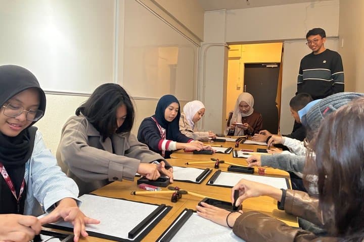 Tokyo: Private Japanese Calligraphy Art Experience in Shibuya — photo 2