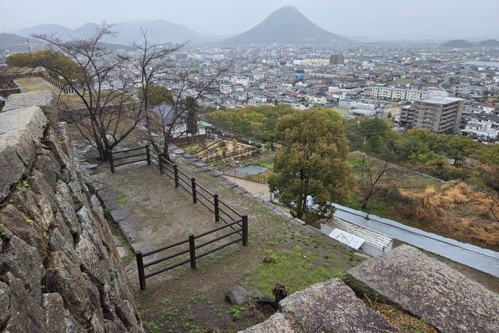 Kagawa: Marugame Castle Tour – Samurai Defense & Strategy — photo 7