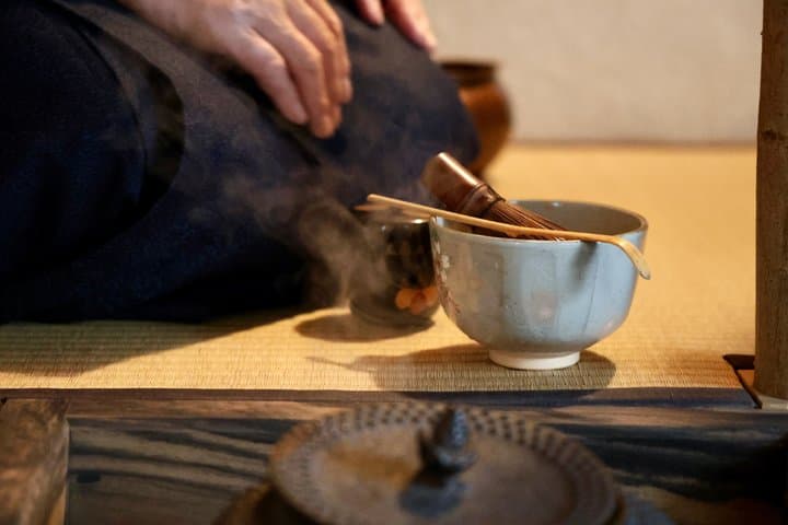 Traditional Japanese Tea Ceremony at Master's Private Tea Room — photo 10