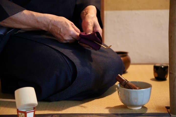 Traditional Japanese Tea Ceremony at Master's Private Tea Room — photo 11
