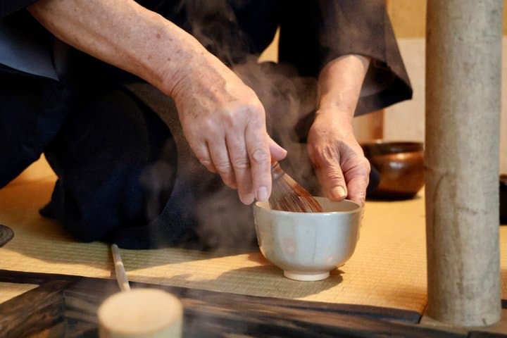 Traditional Japanese Tea Ceremony at Master's Private Tea Room — photo 12